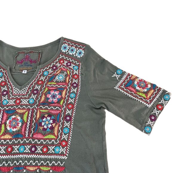Johnny Was JW Los Angeles Olive Green Floral Embroidered Peasant Blouse Small - Picture 8 of 10